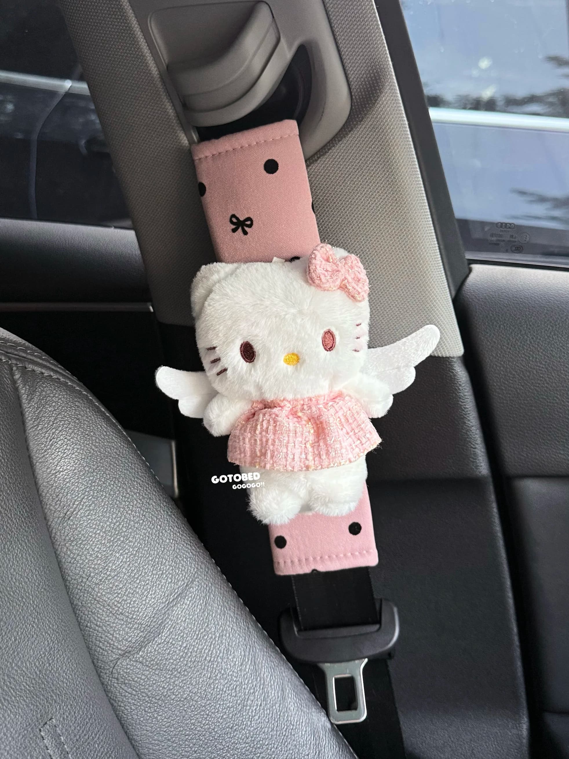 Sanrio Hello Kitty Universal Car Seat Belt Covers Plush Soft Velvet Shoulder Pad Safety Belt Cover for Adult Kid Car Interior