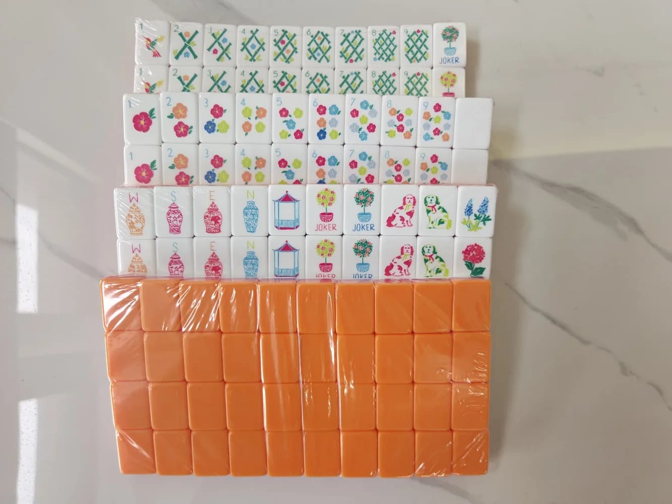 Set di Mahjong Americano in Acrilico Arancione Caldo a 4 Strati, 160 Pezzi, Portatile per Intrattenimento Domestico e Regali Sorpresa