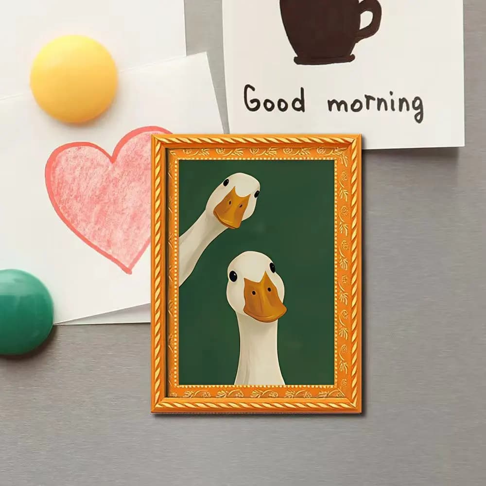 1 Pezzo di un Divertente Magnete per Frigorifero con Due Anatre Carine, Design a Cornice Fotografica Mini, Piccola Cornice Creativa per Foto, Artigianato in Legno, Divertente Decorazione per la Casa, un Magnete per Frigorifero Indispensabile per gli Amanti degli Animali, Interessanti Oggetti Decorativi per la Casa, Regalo per le Feste