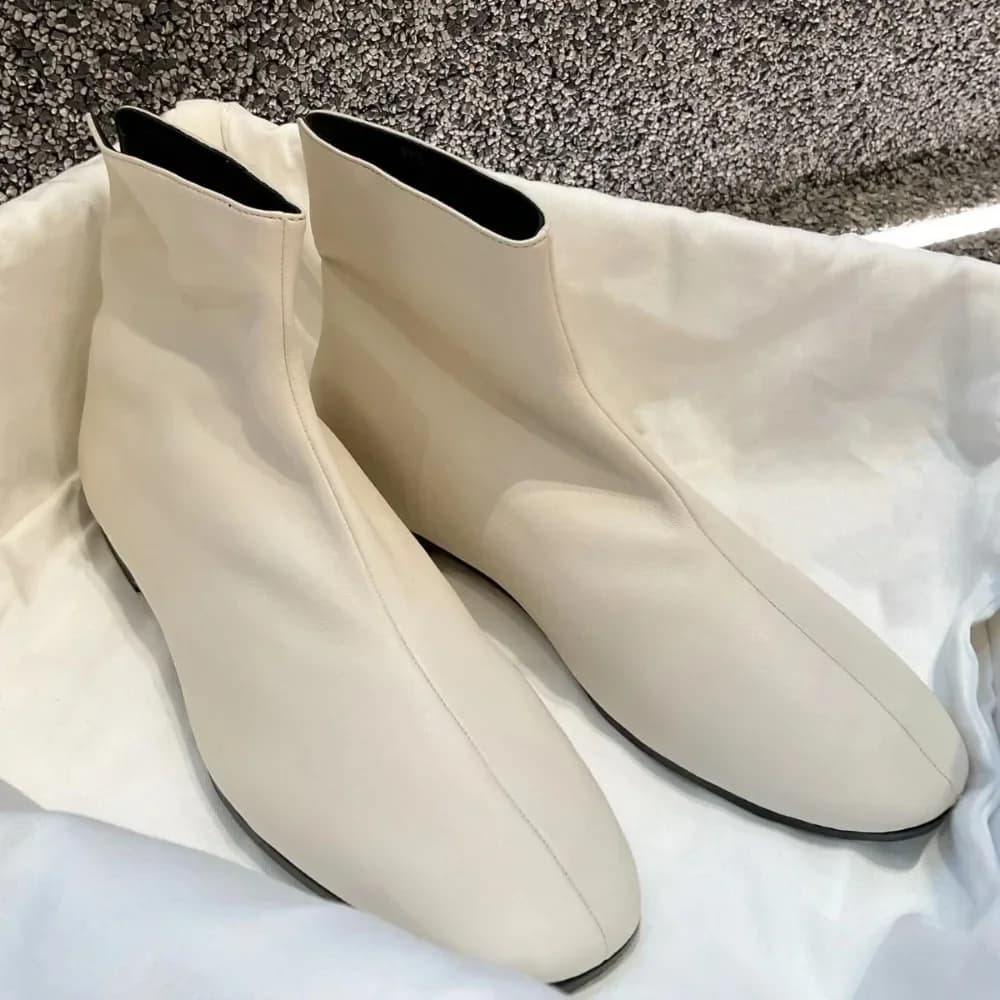 Stivaletti donna autunno/inverno Stivaletti Chelsea design di nicchia fondo piatto piccole scarpe in pelle bianche punta quadrata stivaletti da donna
