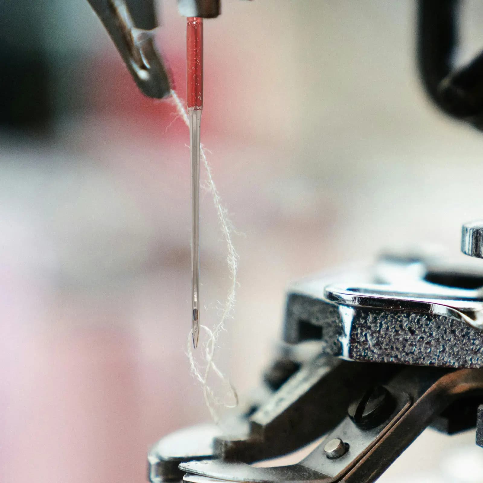 5 Scatole di Aghi per Macchina da Cucire in Metallo Anti-Salto per Tessuti, Cotone, Denim - Strumenti Universali per Cucito Domestico