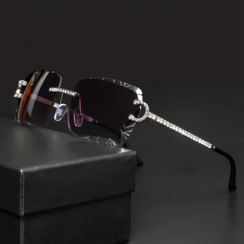 Occhiali da Sole Quadrati Senza Montatura alla Moda, Design Vintage con Diamanti, Lenti Tagliate, Montatura in Metallo di Lusso UV400 per Uomo e Donna