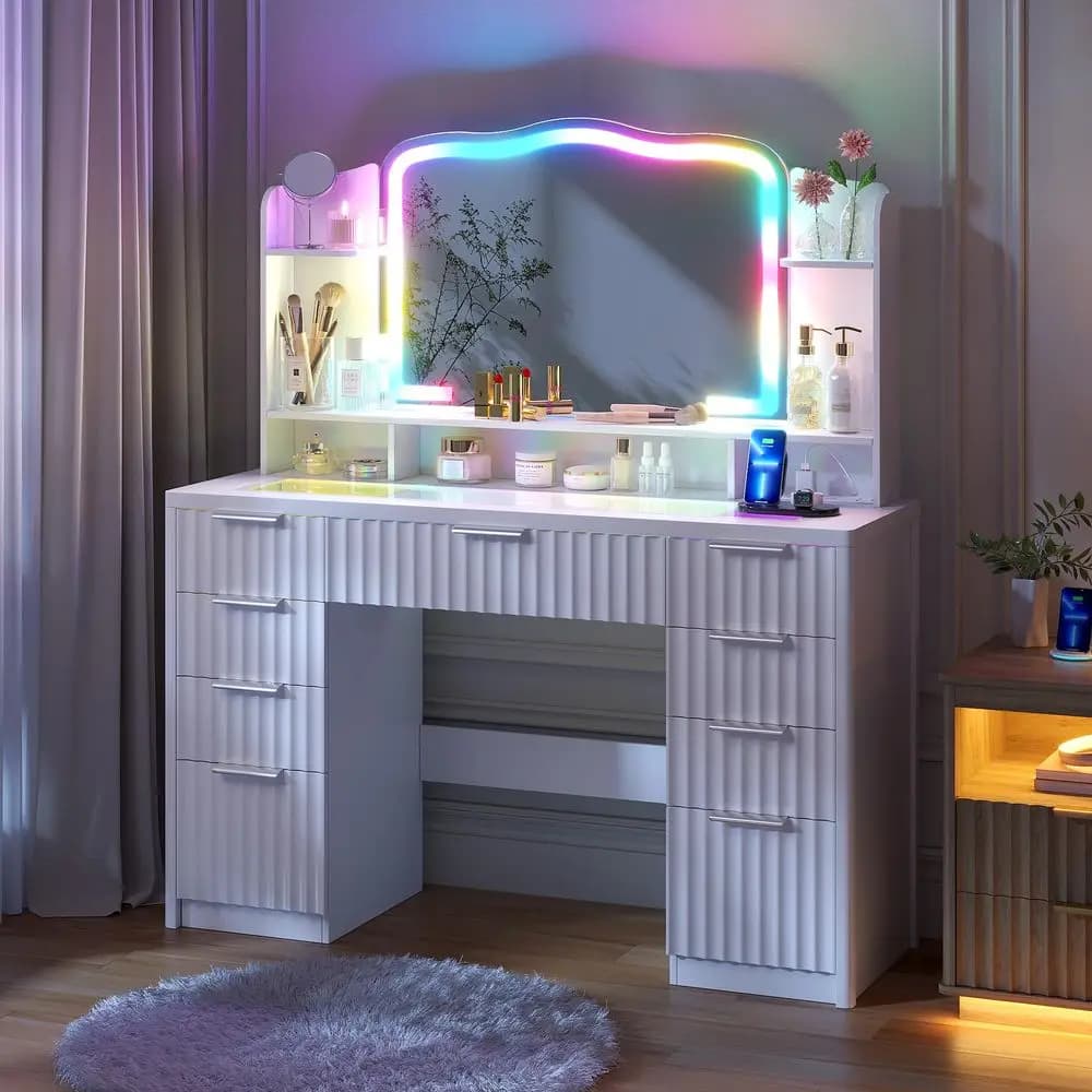 Toeletta per il trucco con ampio spazio contenitivo e illuminazione RGB, scrivania con 9 cassetti, organizer per gioielli, mensole aperte e stazione di ricarica