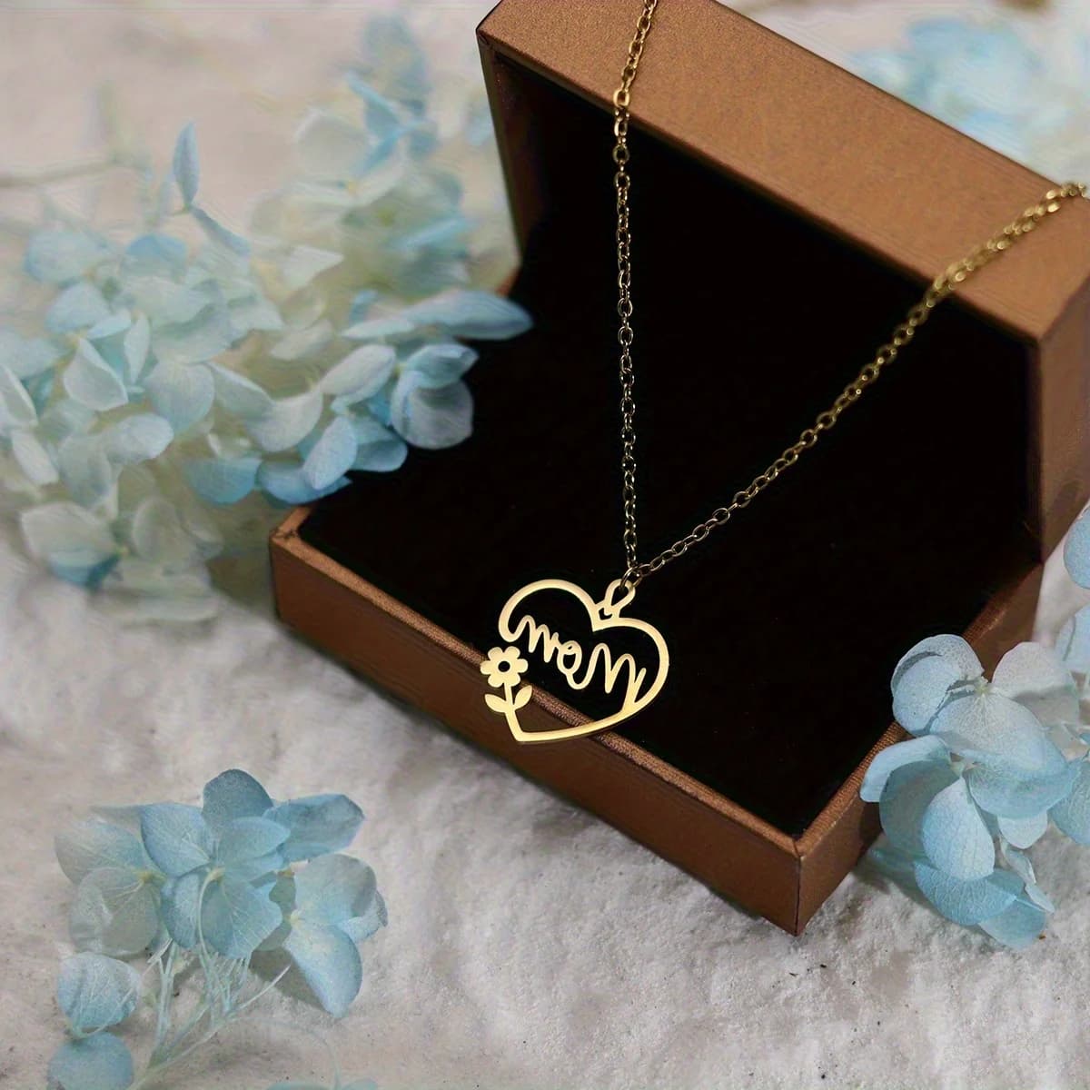 1pc stainless steel mother love pendant necklace, Mother's Day love charm necklace with adjustable chain, perfect birthday and Mother's Day gift for mother.