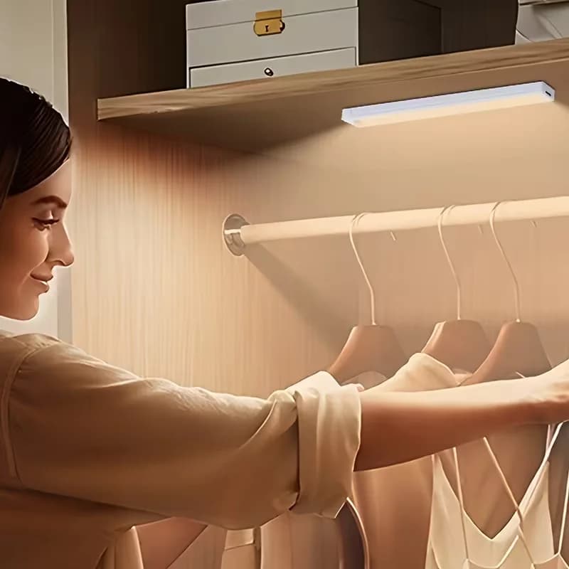 Luce notturna per armadio, lampada a LED con sensore di movimento, luce sottopensile, lampada a induzione wireless intelligente da parete, decorazione per la casa