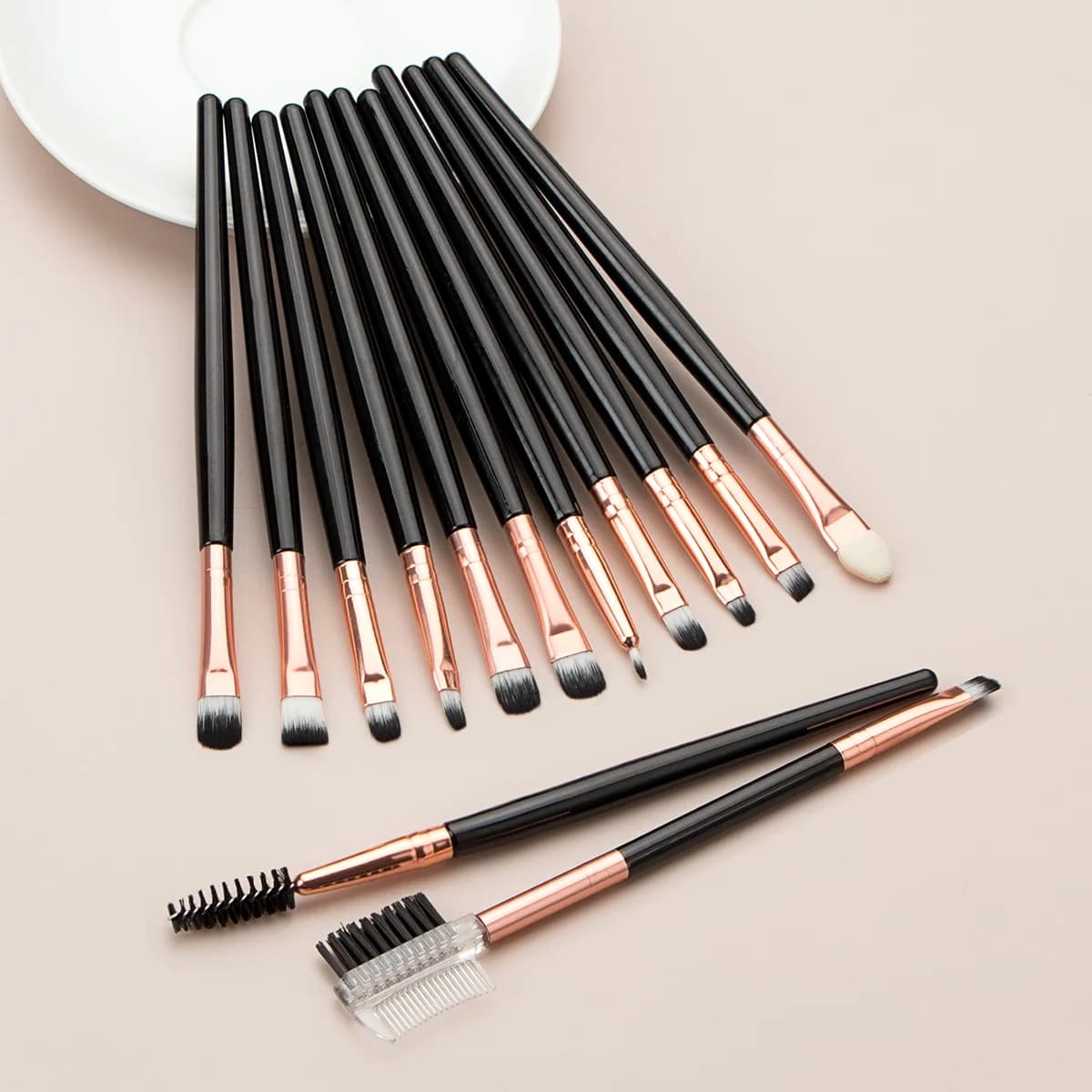13 brushes for make-up, portable fad brush, eye shadow brush, powder brush, complete set of beauty tools for beginners