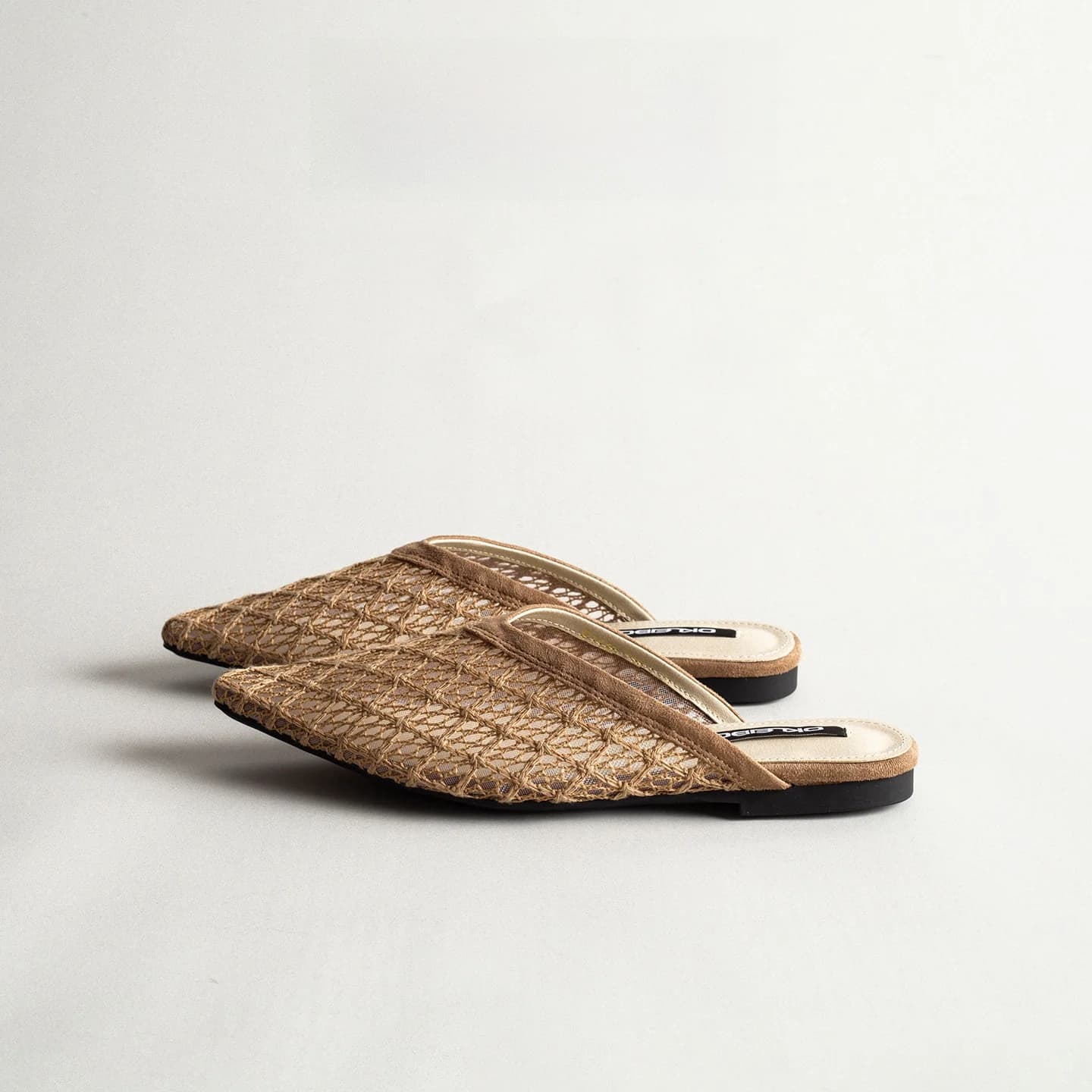 Retro Woven Slip-On Flat Bottom Sandals Women's Summer Outdoor Breathable Mesh Slipper Pointed Toe Casual Sandals