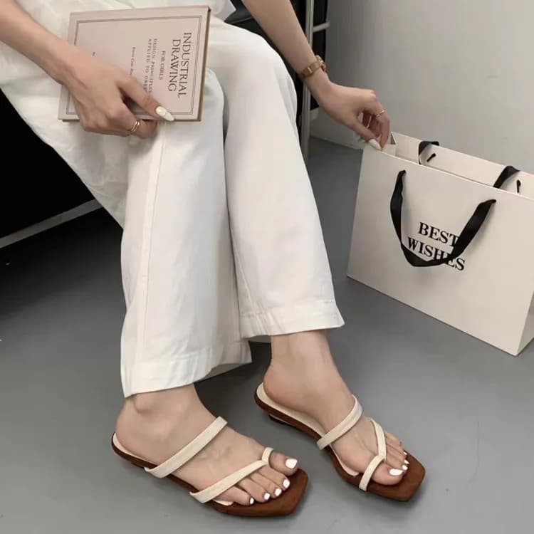 Nuovi Sandali Estivi 2026 con Zeppa Piccola Stile Coreano da Donna, Sandali Infradito alla Moda con Tacco Medio per la Spiaggia