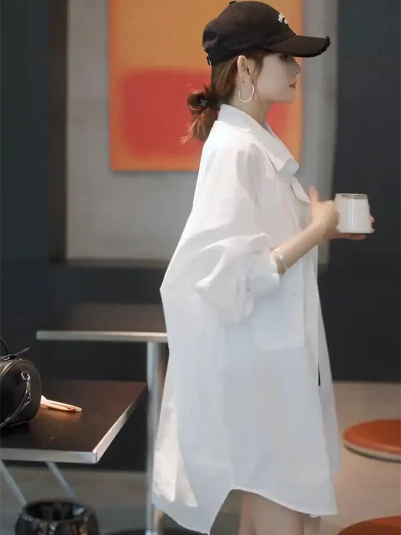 Nuova Collezione Primavera Estate 2026: Camicia Bianca da Donna Stile Casual e Comodo, Lunghezza Media che Copre i Glutei, Protezione Solare, Versione Coreana