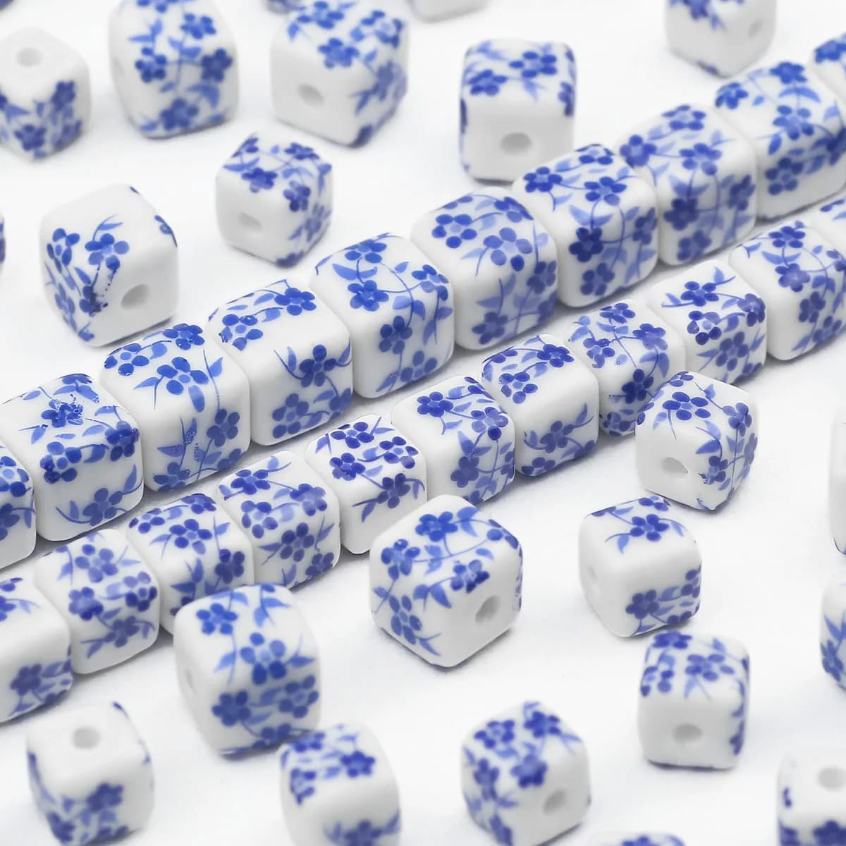 8 10mm Motivi di fiori blu Perline sparse distanziatore in ceramica quadrata per la creazione di gioielli Collana braccialetto Accessori fai da te Trovare