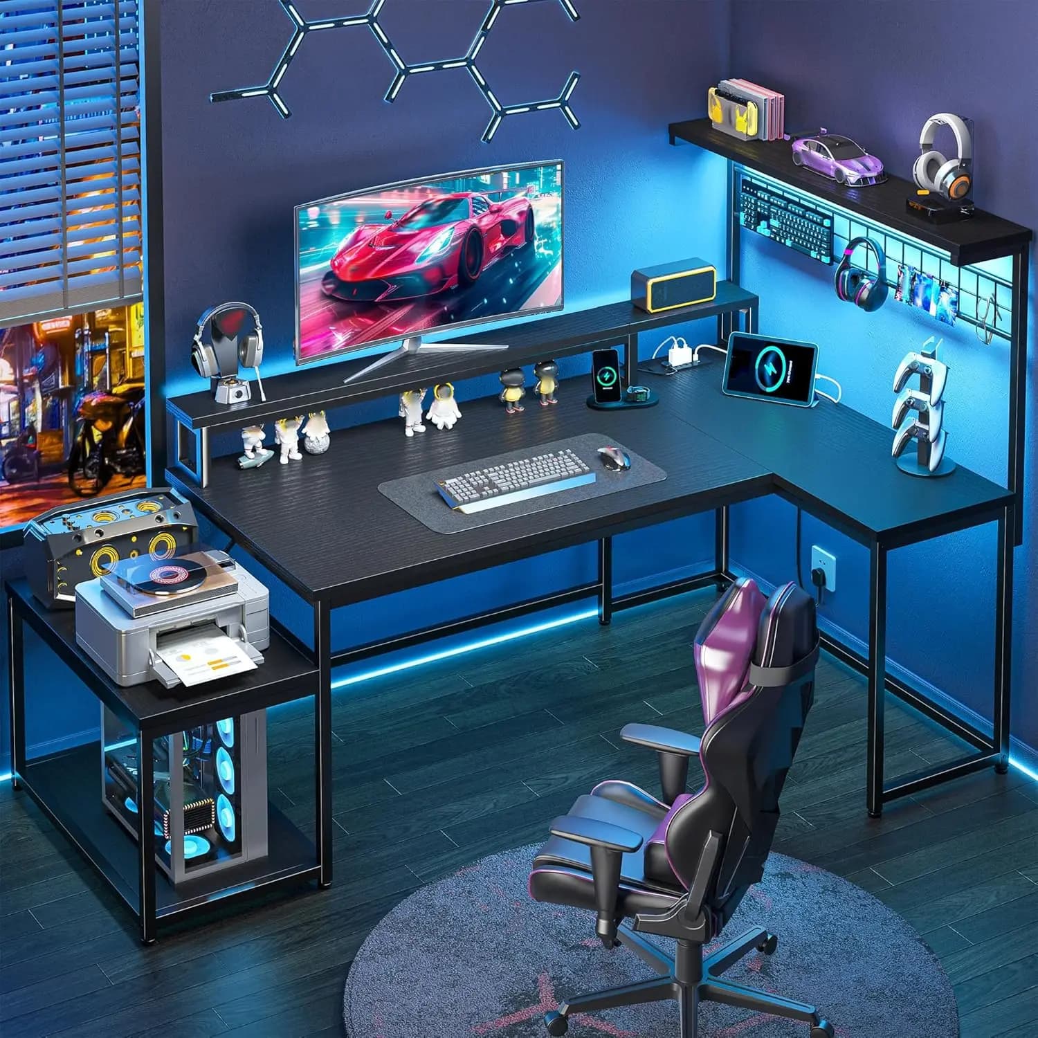 Scrivania da Gaming a L da 56 Pollici con Luci LED e Prese di Corrente, Scrivania per Computer con Ripiani, Ganci e Supporto per Monitor, Personalizzabile