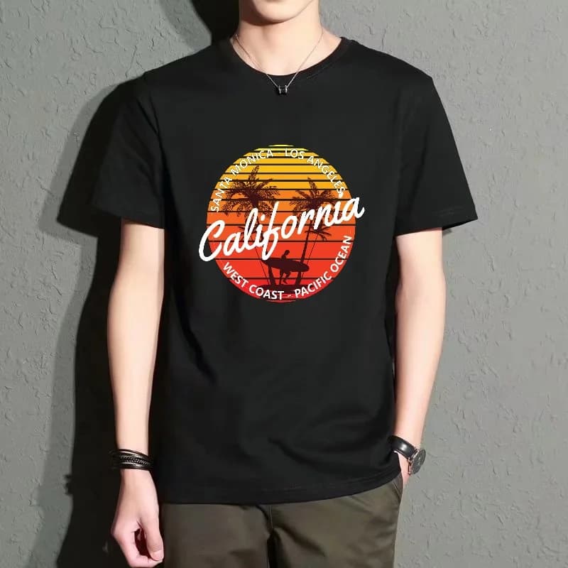 Men's Black Round-Neck Short-Sleeved T-Shirt with California Sunset Print, Loose-Fitting Top, West Coast Style, Casual and Versatile, Trendy Item for Everyday Wear and Vacation