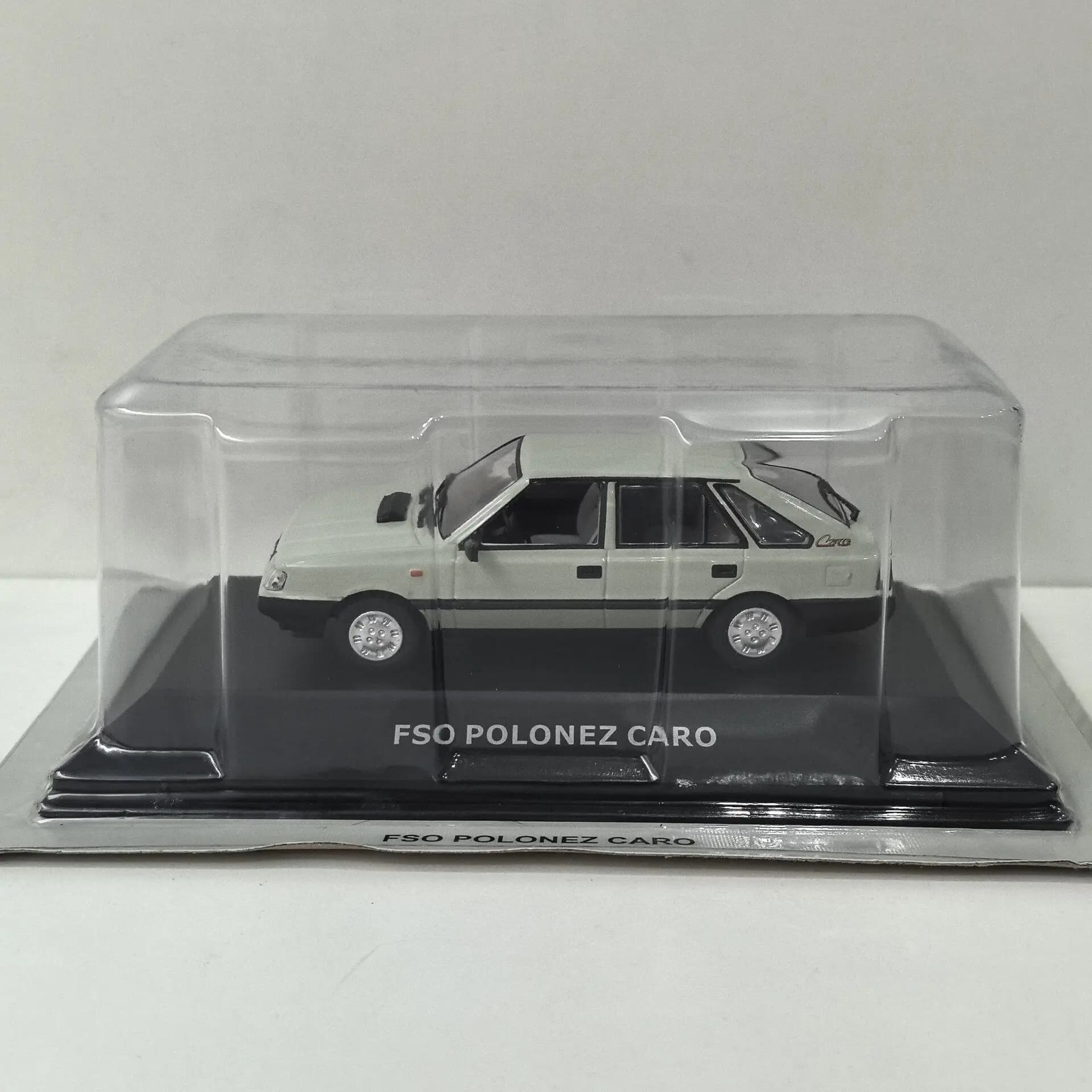 Modellino Auto in Lega Diecast IXO Scala 1/43 FSO POLONEZ CARO V7