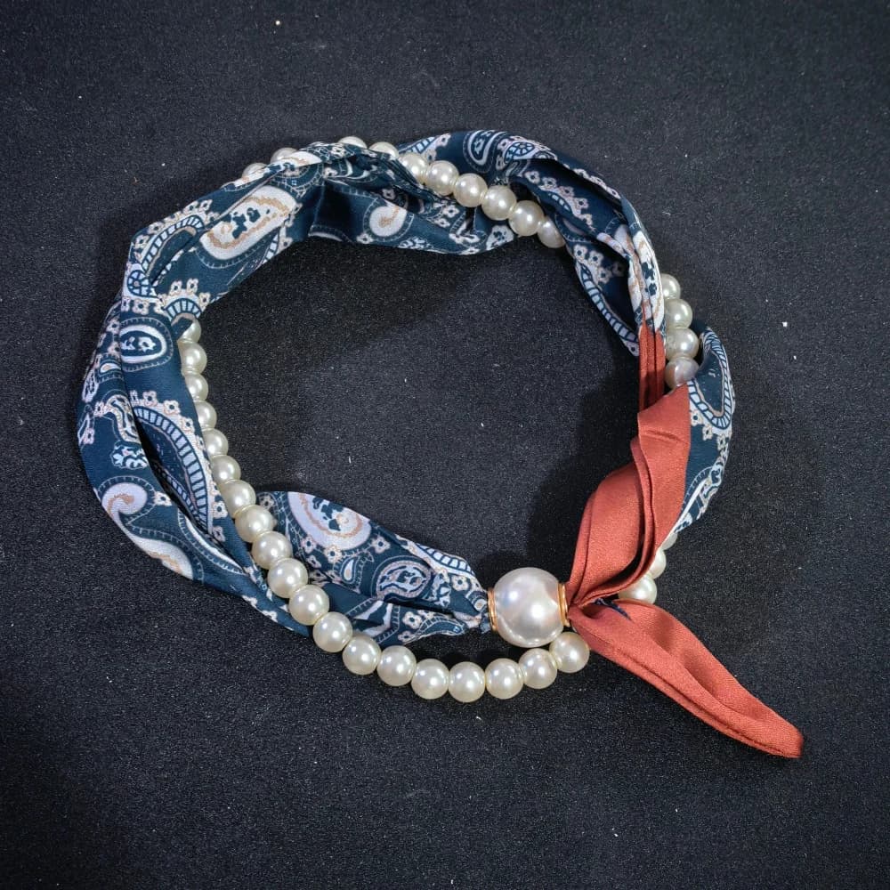 Sciarpa Quadrata di Lusso da Donna con Chiusura Magnetica, Sciarpa a Croce, Foulard Triangolare, Sciarpa in Seta