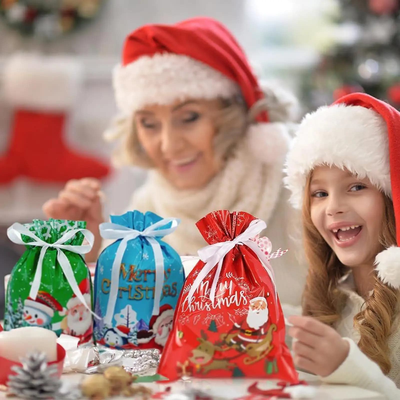 Christmas Treat Bags 15-Piece Reusable Pouch Goodie Wrap Drawstring Sacks for Cookie Chocolate Biscuits Candy Party Favors Toys