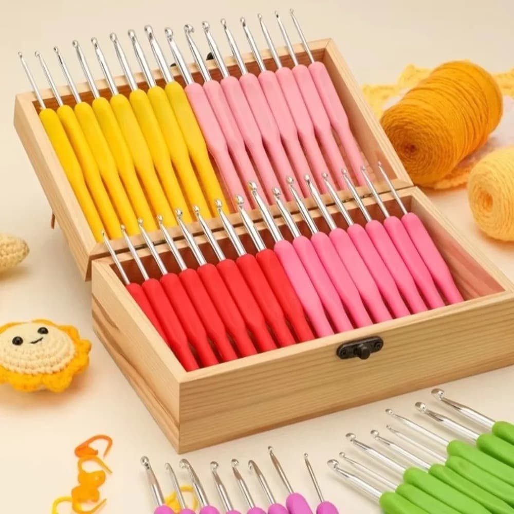 8 Pieces Crochet Hooks Colorful Grip Plastic Handle Knitting Needles 2.5-6.0mm Sizes Multi-Size Yarn Needles Set
