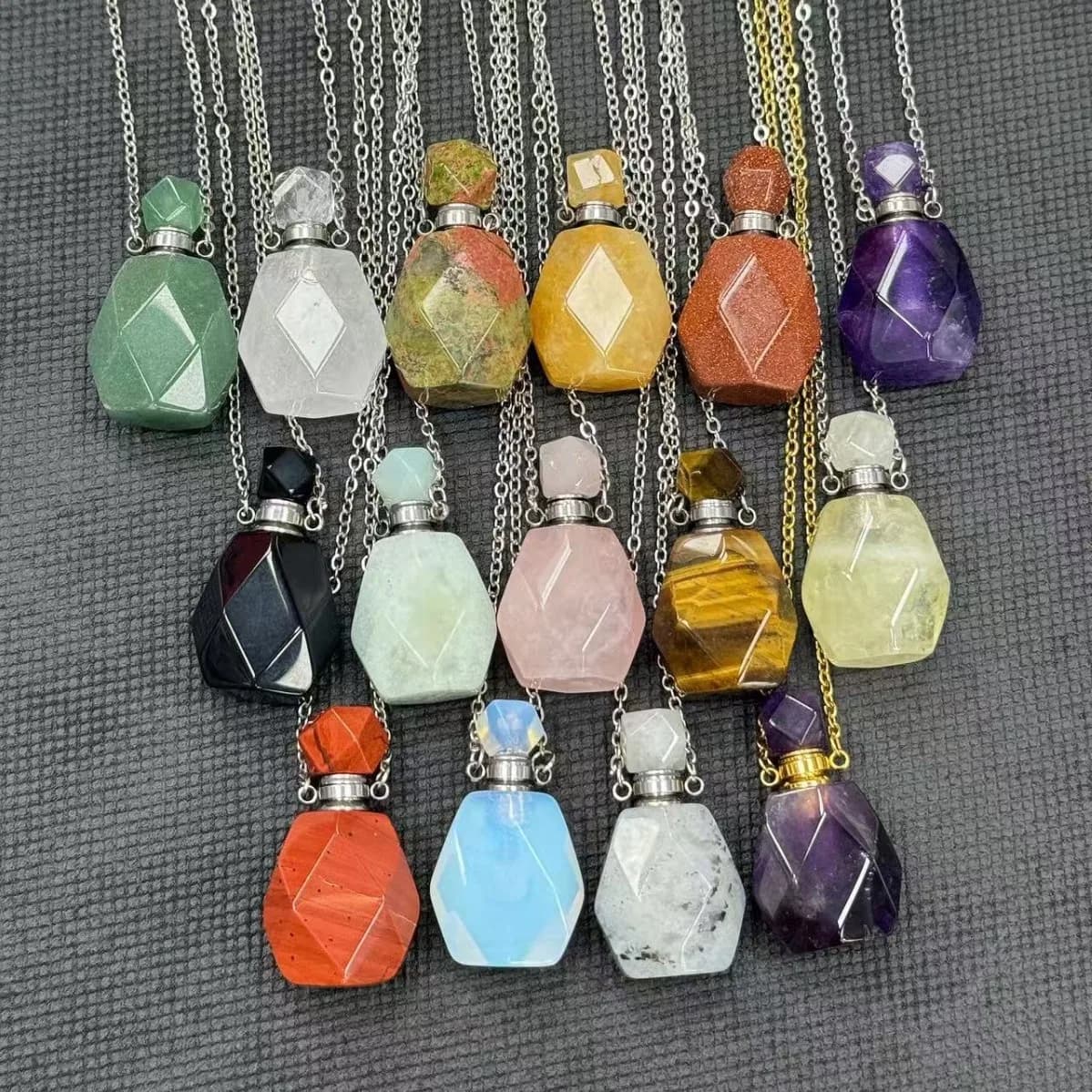 Natural Crystal Essential Oil Vial Pendant Necklace Stone Perfume Diffuser Locket Healing Worry Stone Jewelry