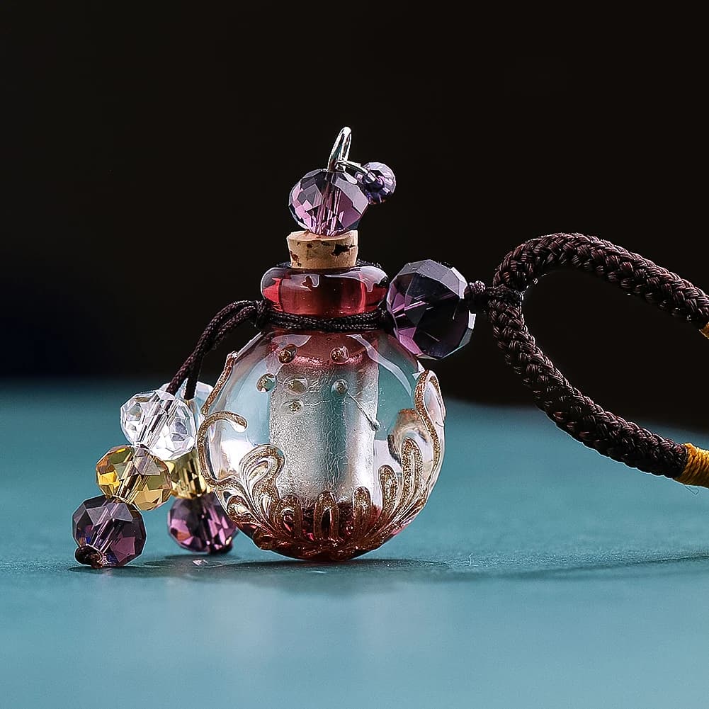 Necklace with Baroque Glass Perfume Bottle Hanging Decoration Portable Essential Oil Fair Bottle Aroma Bottle Deodorant Diffuser Pendant for Car