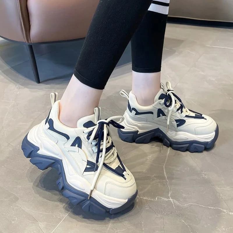 2025 Spring Autumn Student Centric Thick Sole Elevating Sneakers Ins Trends Chunky Dad Shoes for Campus Street