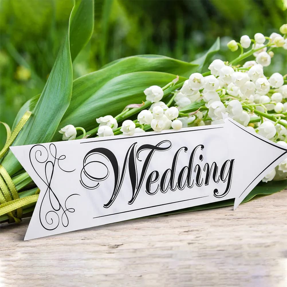 Set di 3 Segnali Direzionali per Matrimoni, Frecce Decorative da Esterno in Plastica per Prato, 2 Neri 1 Bianco, Include 6 Supporti in Ferro