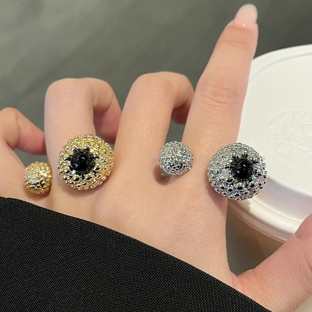 Unique ring with black precious stone of light luxury