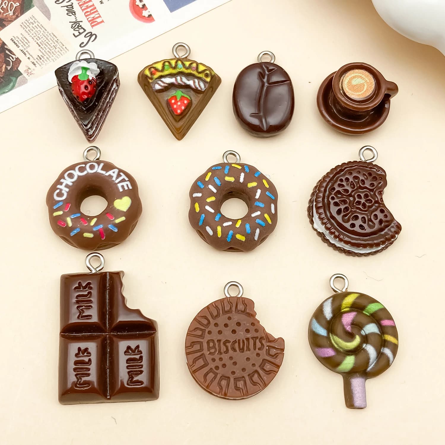 10 pendenti realistici popolari con ciondoli per chicchi di caffè e tazze di caffè, accessori in resina per collana di orecchini creativi e divertenti fai-da-te