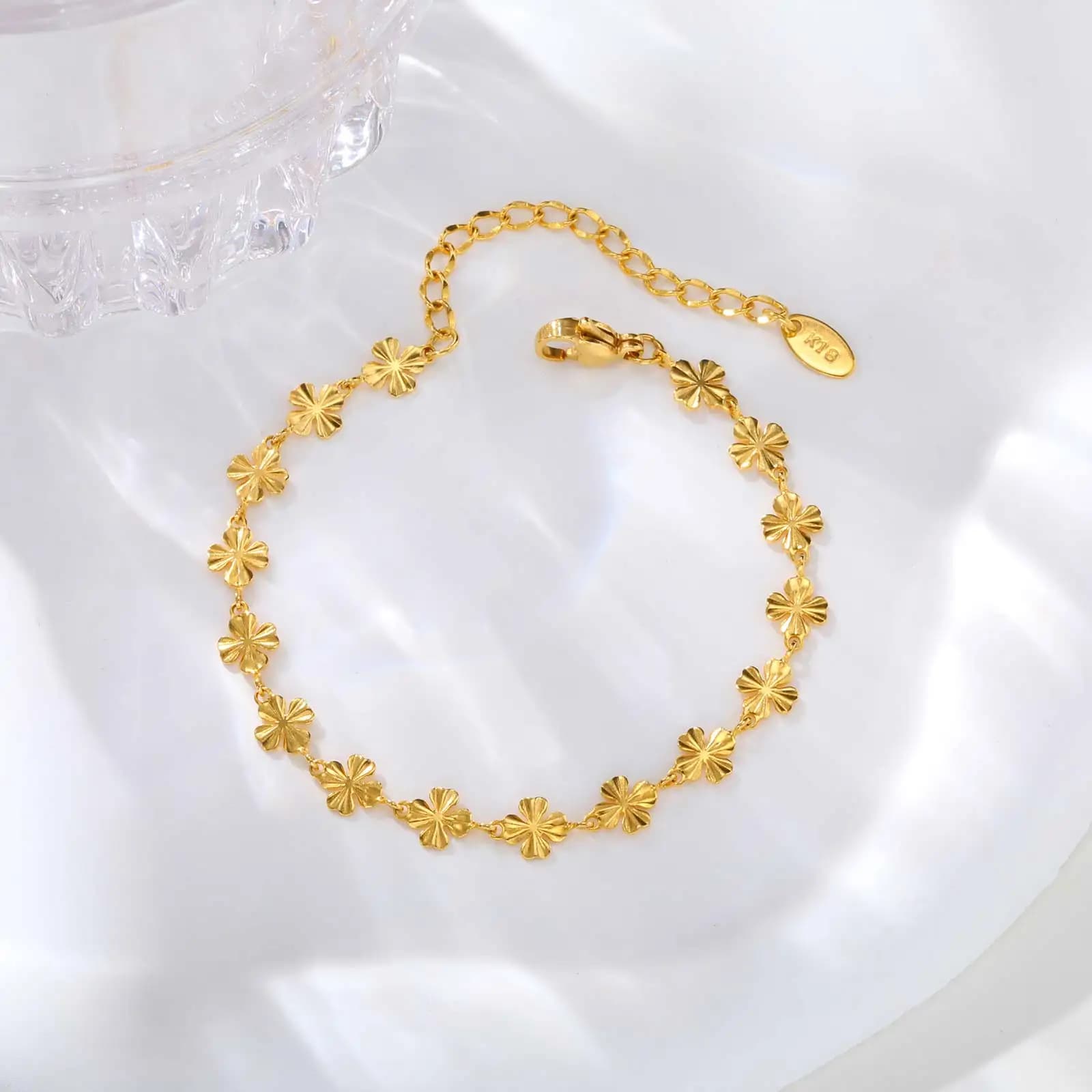 Eleganti braccialetti a mano da donna con quadrifoglio, bracciale con ciondolo a forma di fiore in acciaio inossidabile placcato oro, gioielli di moda di lusso