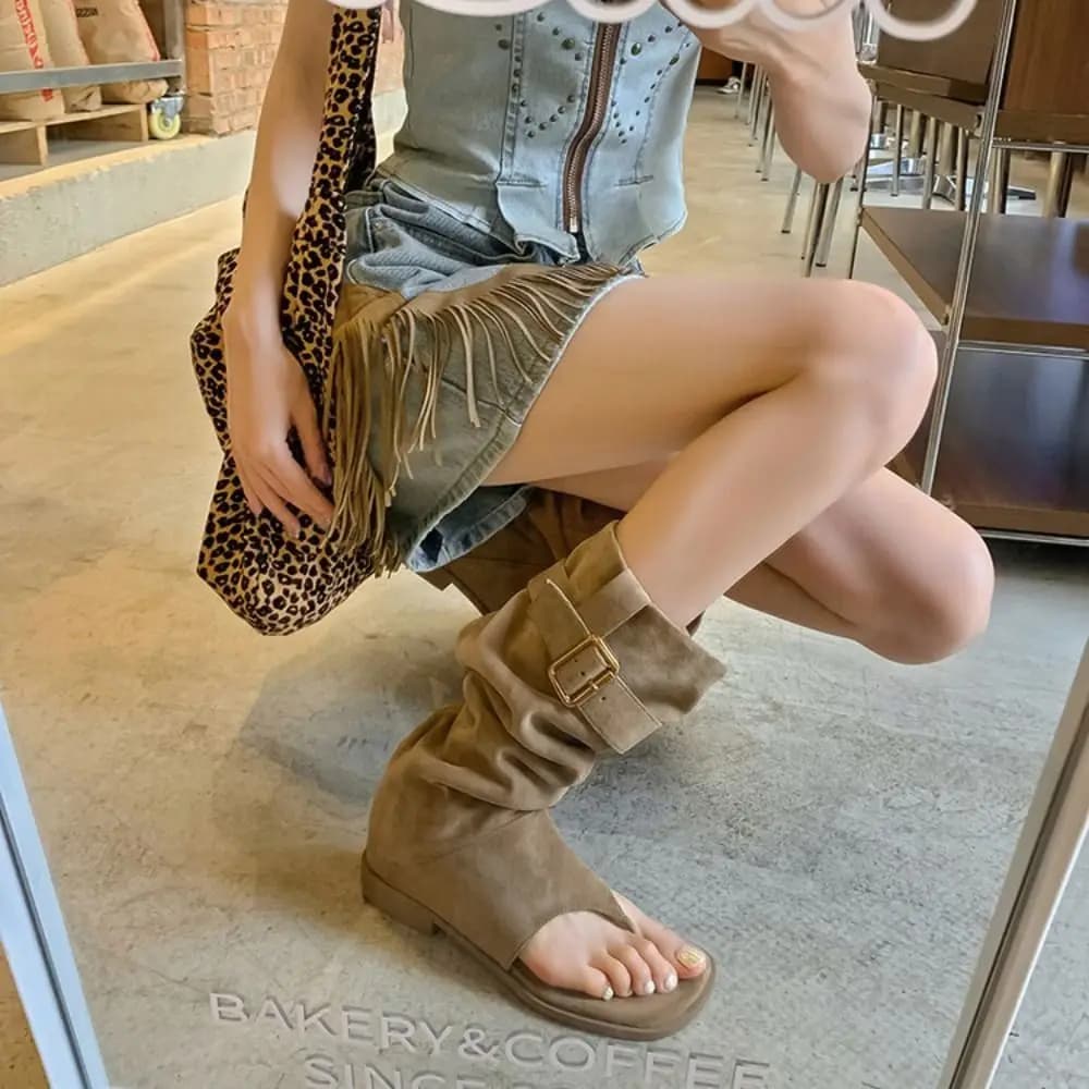 Sandali da donna firmati casual Stivali Y2k Fibbia per cintura Stivali aperti con punta a clip Stivaletti alti al ginocchio in pelle scamosciata gotica