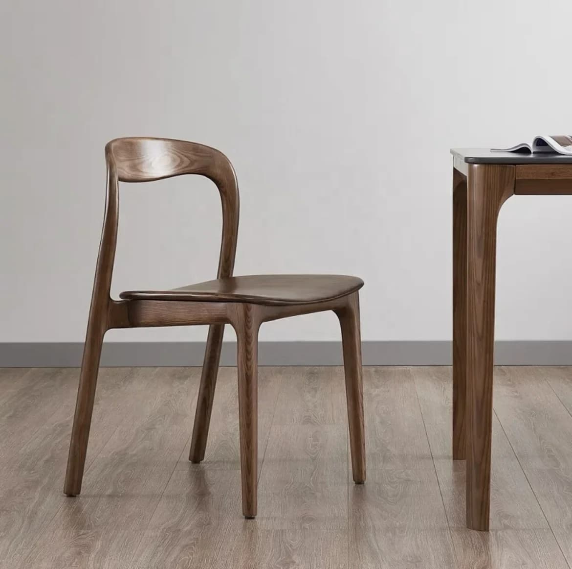 l Modern luxury restaurant furniture leather fabric dining chairs wooden legs round backrest pure wood dining chairs