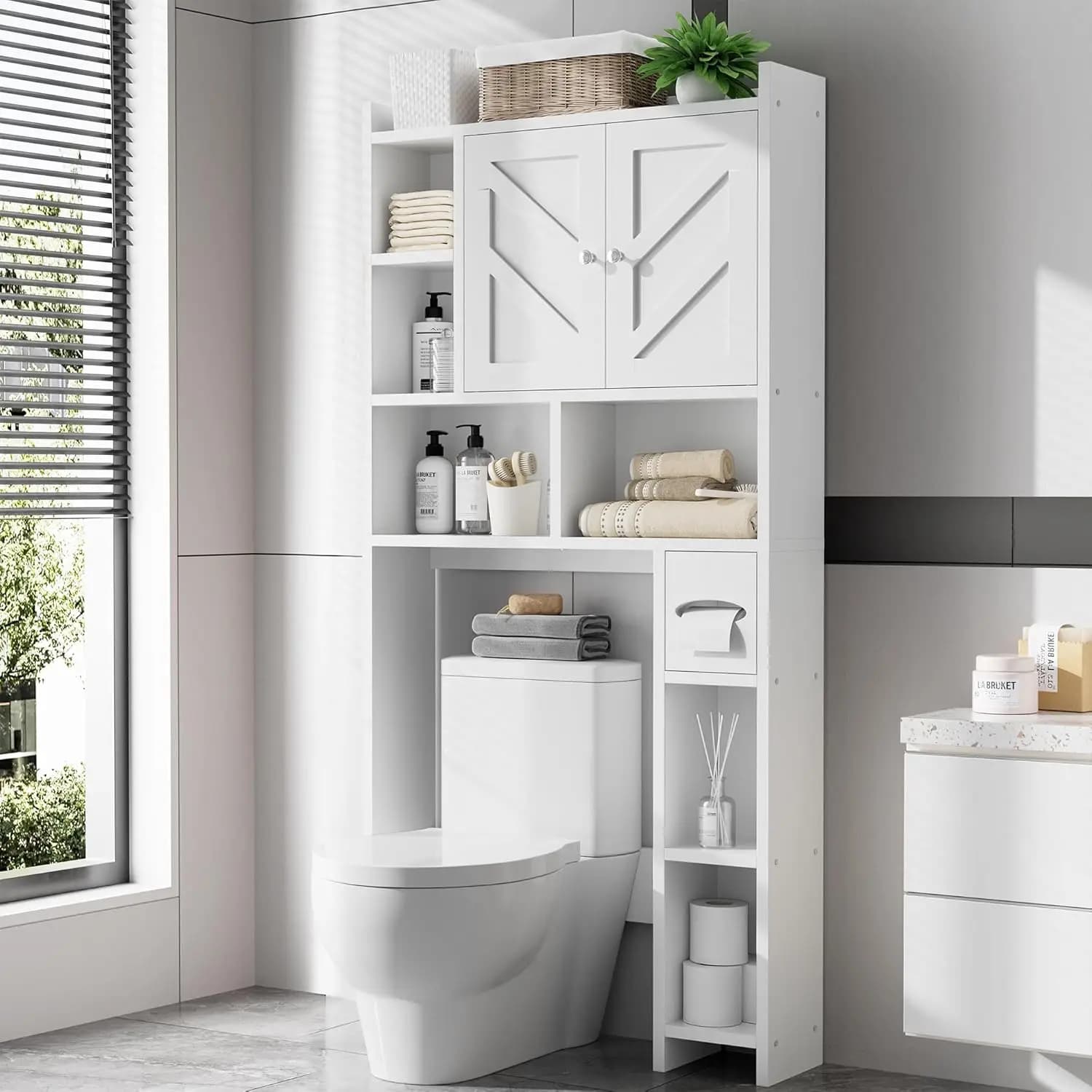 Mobiletto Salvaspazio da Bagno Sopra il WC, Organizzatore Autoportante con Ripiano Regolabile e Portarotolo, Bianco