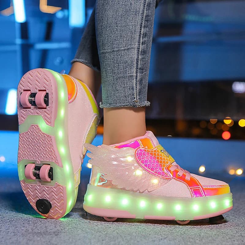 Scarpe da skate a rotelle Moda per bambini Sport casual 4 ruote Sneaker Ragazza Ragazzo Stivali ad ala Regalo di compleanno per bambini Giocattolo Calzature illuminate