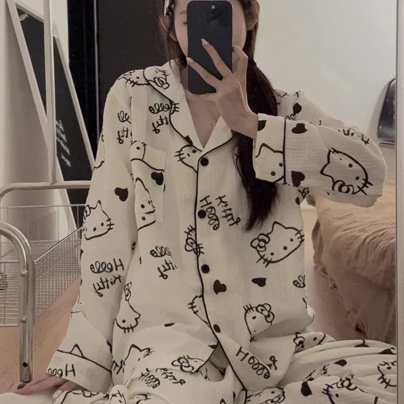 Set pigiama con stampa simpatica di Hello Kitty, in morbido cotone, per donna, con finiture nere, top e pantaloni, comodo abbigliamento da casa e da notte.