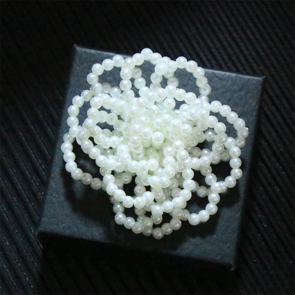 SKEDS Luxury hand-made white flower with beads Spilla with tassel pendant with glossy white beads