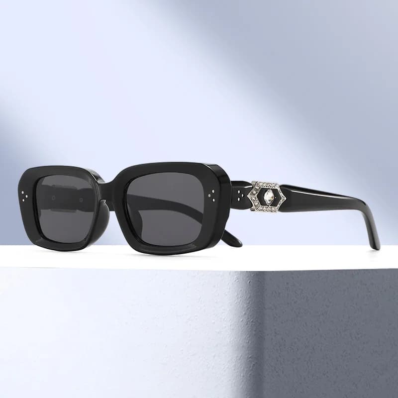 Occhiali da sole glamour da donna alla moda Occhiali da sole quadrati eleganti di design femminile di marca Occhiali di tendenza di lusso in cristallo UV400