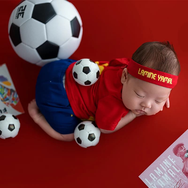 2026 Maglia da calcio per neonato a tema Coppa da calcio con copricapo Uniformi sportive da calcio Abito da fotografia per neonato Puntelli da calcio