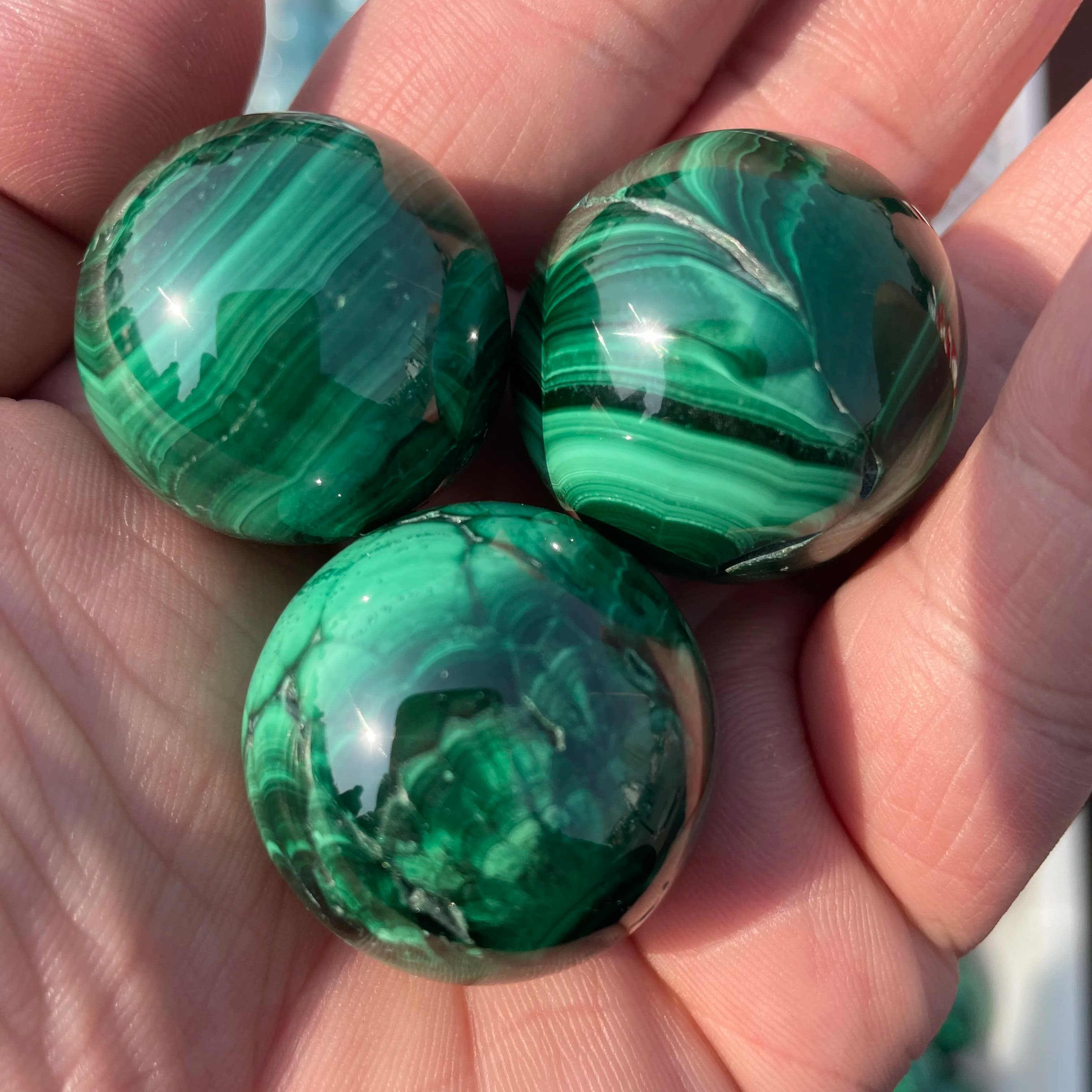 2-5 cm Pietre preziose naturali reali Malachite Sfere carine Chakra Decorazioni per la casa Simboli d'amore Regali per donne Cristalli a sfera da collezione