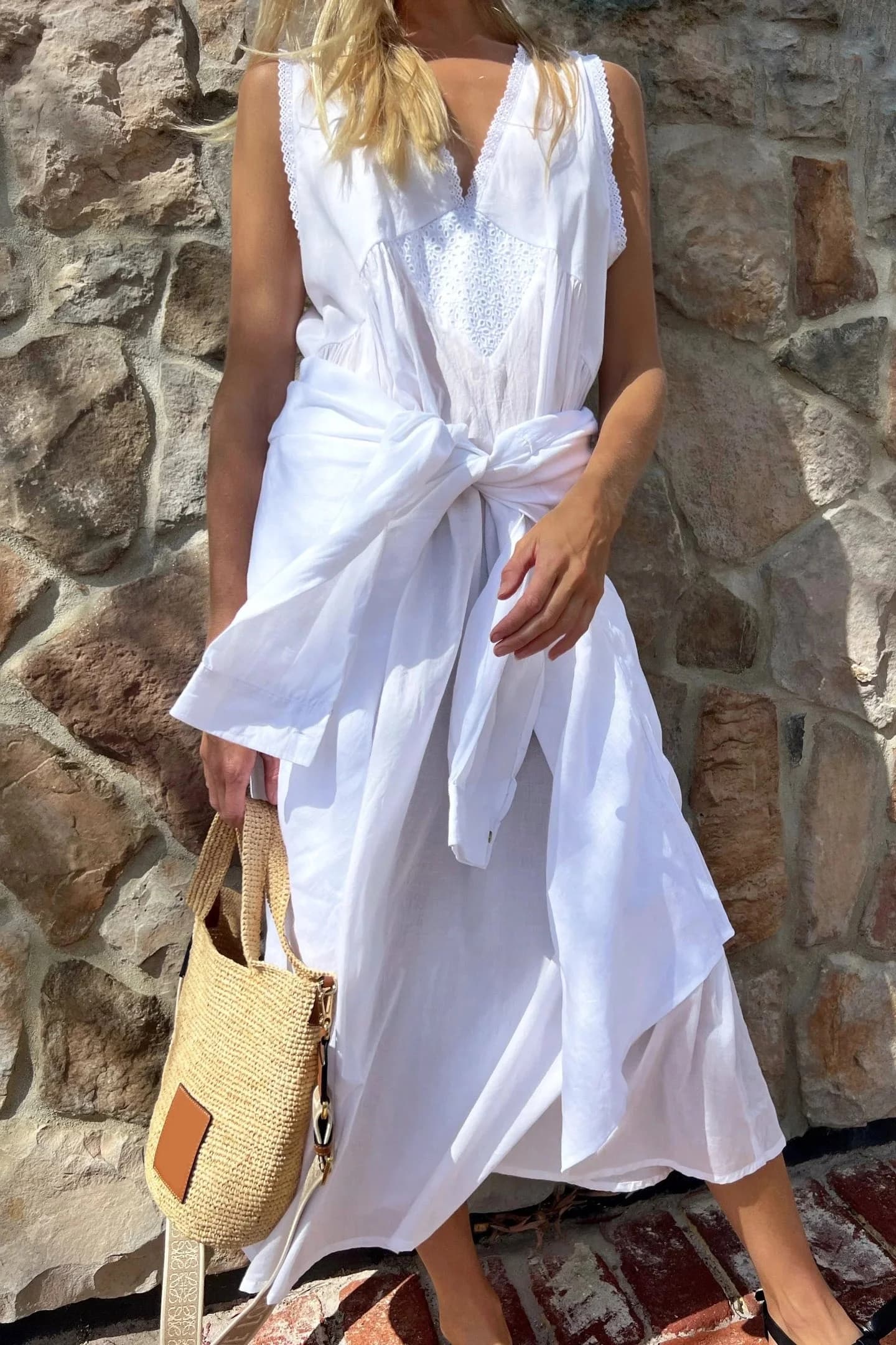 Abito Bianco da Donna con Ricami Traforati, Vestito Estivo con Pizzo, Scollo a V, Senza Maniche, Vita Alta, Casual, in Cotone