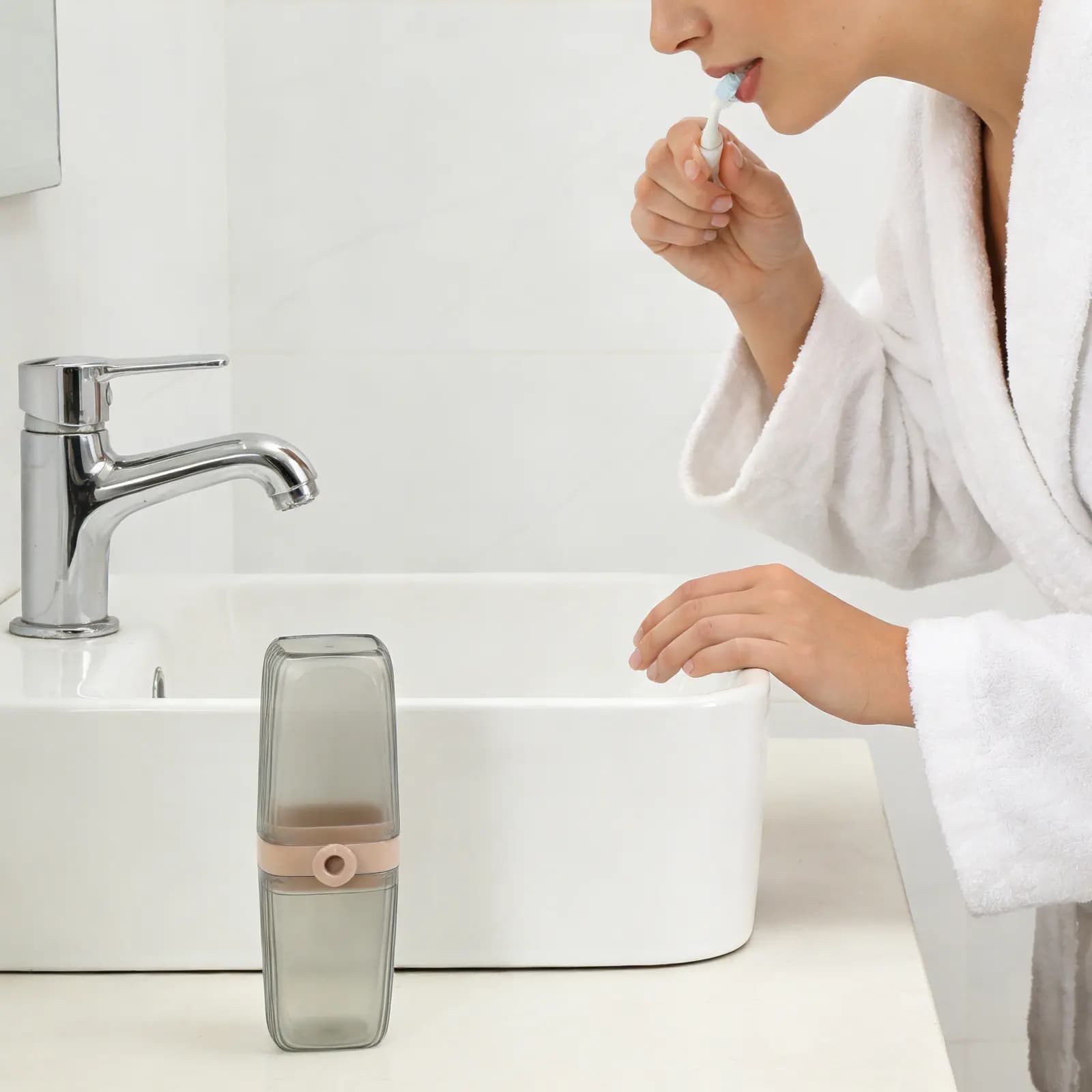 Set da Viaggio 2-in-1: Porta Spazzolino e Contenitore Dentifricio in Plastica Compatto - Accessori Bagno Portatili per Casa e Viaggi