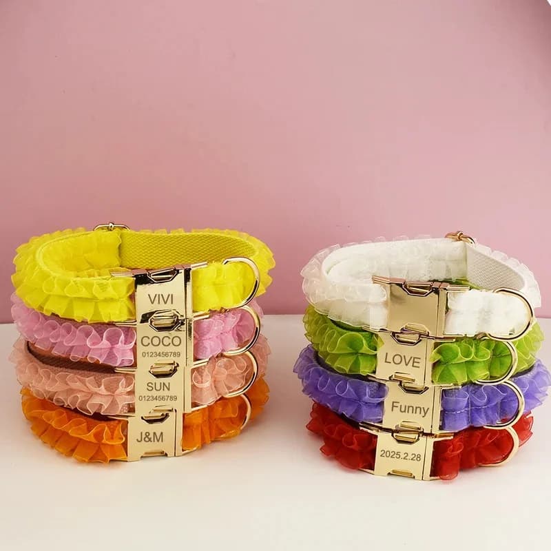 Set di collare e guinzaglio per cani di design in pizzo inciso personalizzato di lusso. Accessorio da sposa con targhetta PetHarness personalizzata per cani
