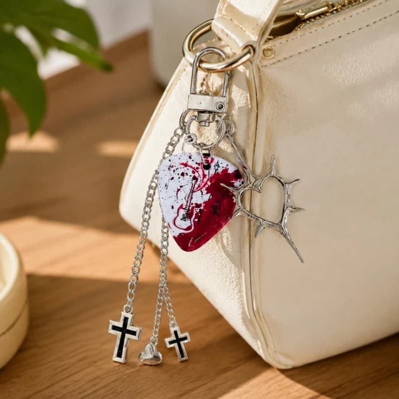 Alloy Ring Accessory with Guitar Pick, Heart-Shaped Accents and Swivels Hook, Gothic Punk Keychain, Purse Charm D0UB