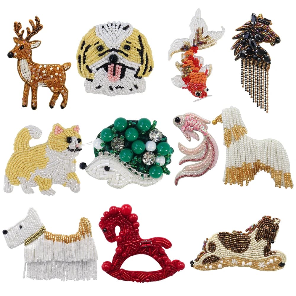 Perline Cane Cavallo Pesce Tigre Gatto Strass Applique Paillettes Albero di Natale Pupazzo di neve Guanti Stivali Toppe Emblema da cucito di Babbo Natale