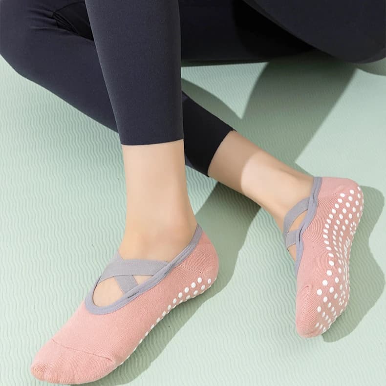 1/3 Professional Socks Paio from Yoga for Women, Silicone Antiskid, Ballet Socks and Pilates, Breathable Sports Socks Without Tallone with Strap