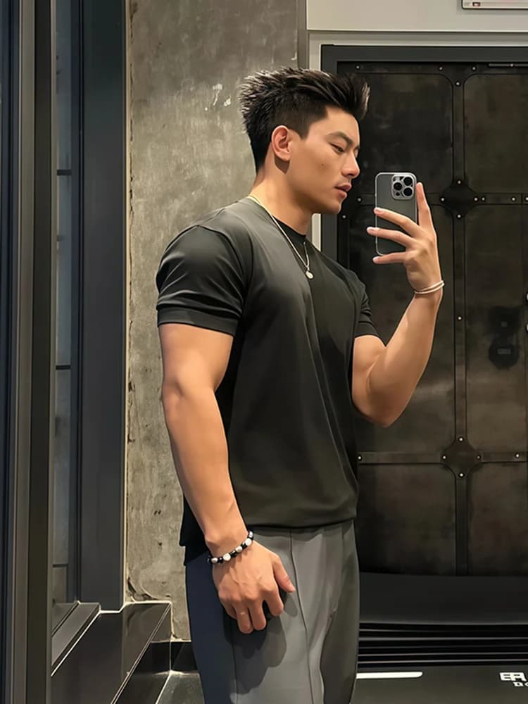 T-Shirt Stile Americano a Maniche Corte, Top da Allenamento per Uomo, Colletto Piccolo, Manica Tre Quarti, Elasticizzata per Mostrare i Muscoli, Maglietta Sportiva