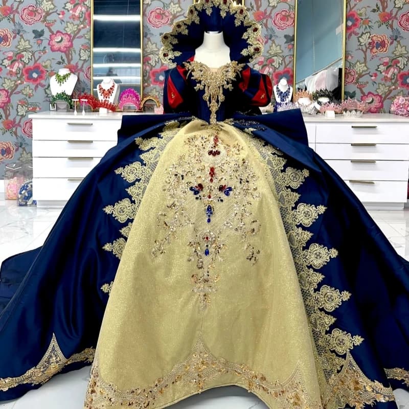 Abiti Quinceanera lucidi blu royal con spalle scoperte Applique in pizzo con perline Fiocco di cristallo Tull Party Compleanno Abito dolce 16 Vesti