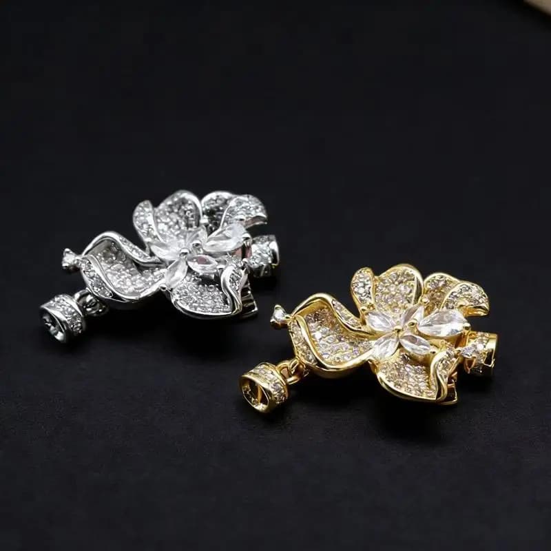 SUSU 1 Pezzo Chiusura per Collana e Bracciale con Perle, Fibbia a Petalo di Fiore in Zirconio, Materiali e Accessori Fai da Te per Creazione Gioielli