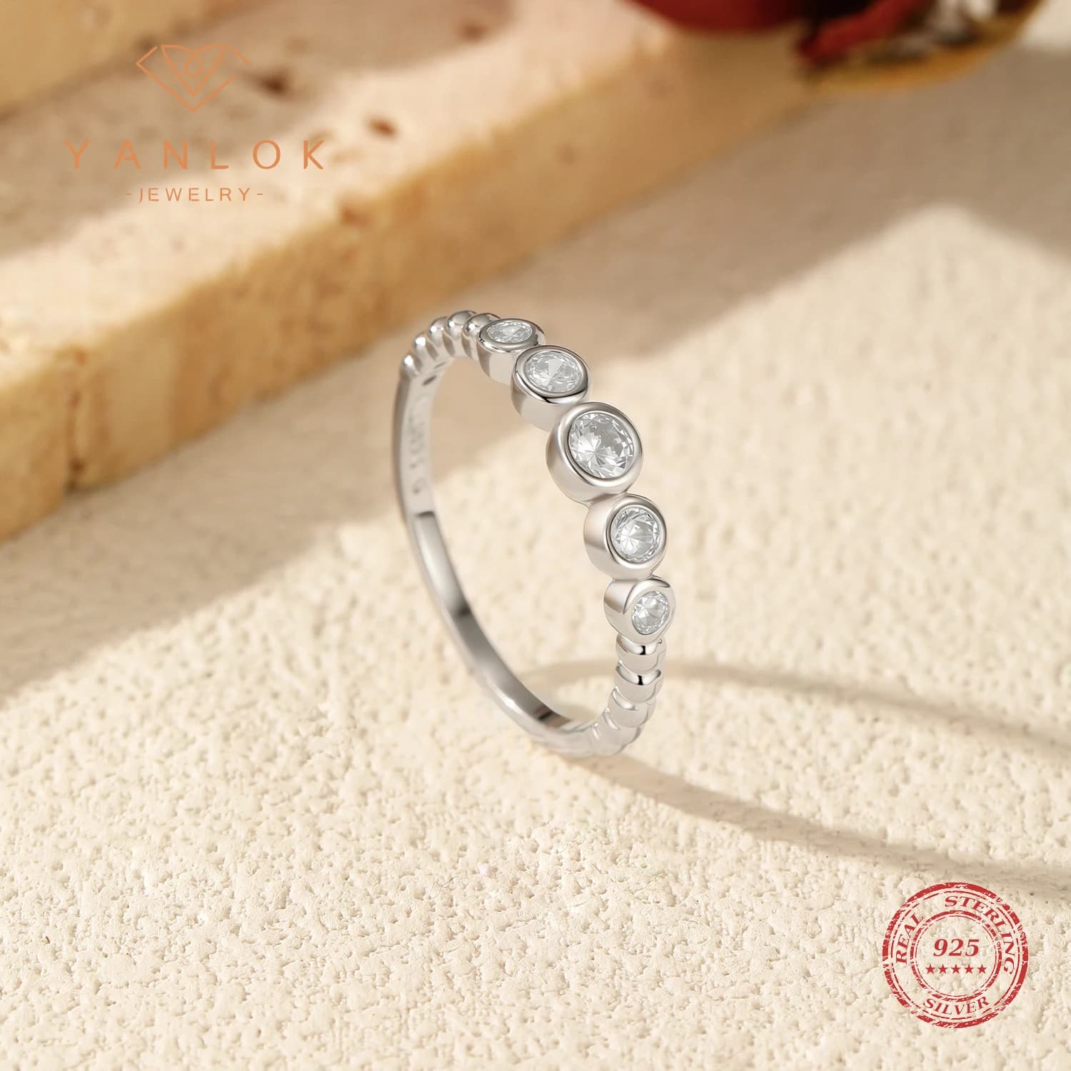 YANLOK 925 Sterling Silver Perline di moda Anelli impilabili Rotondi D Colore Moissanite Anelli di barretta per le donne Gioielleria raffinata