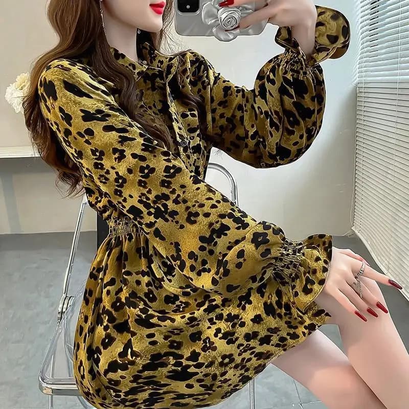 Camicie a corsetto con colletto rovesciato con stampa di moda coreana da donna Autunno alla moda Leopardo di media lunghezza Top Abbigliamento donna Top Tee
