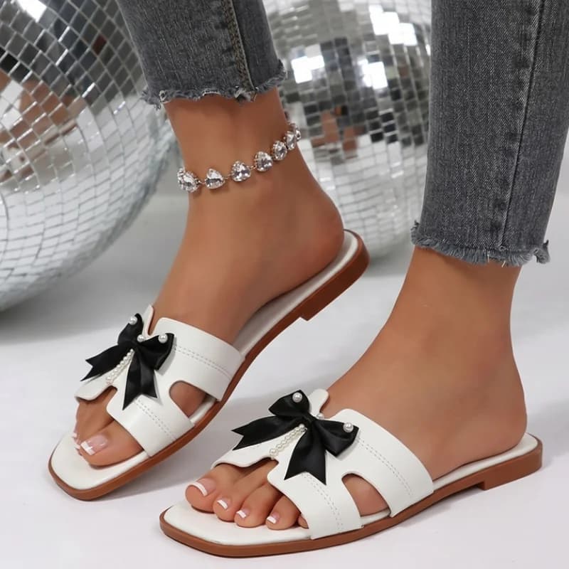 Eleganti Sandali da Donna con Fiocco e Tacco Piatto, Ciabatte Estive con Perline e Punta Quadrata Antiscivolo, Scarpe in Pelle Verniciata Nera