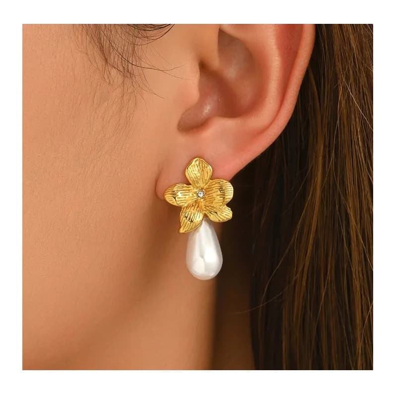 French Stainless Steel Retro Temperament Pearl Earrings Premium Titanium Steel Niche Light Luxury Flower Fringed Earrings