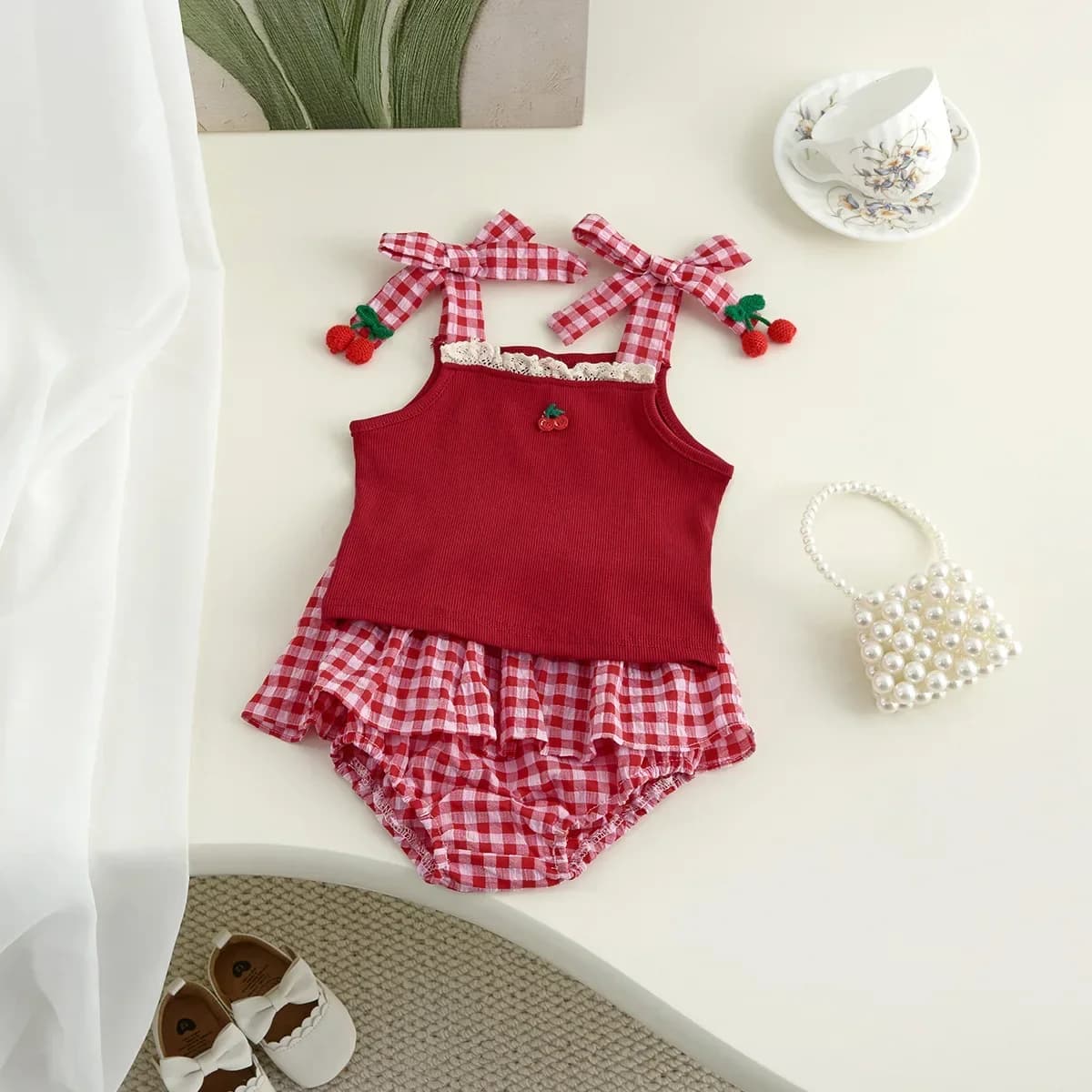 Estate neonata Classe sottile - Set pagliaccetto in cotone con cinturino dolce - Canotta con ricamo ciliegia e pantaloncini a triangolo a righe Set da 2 pezzi